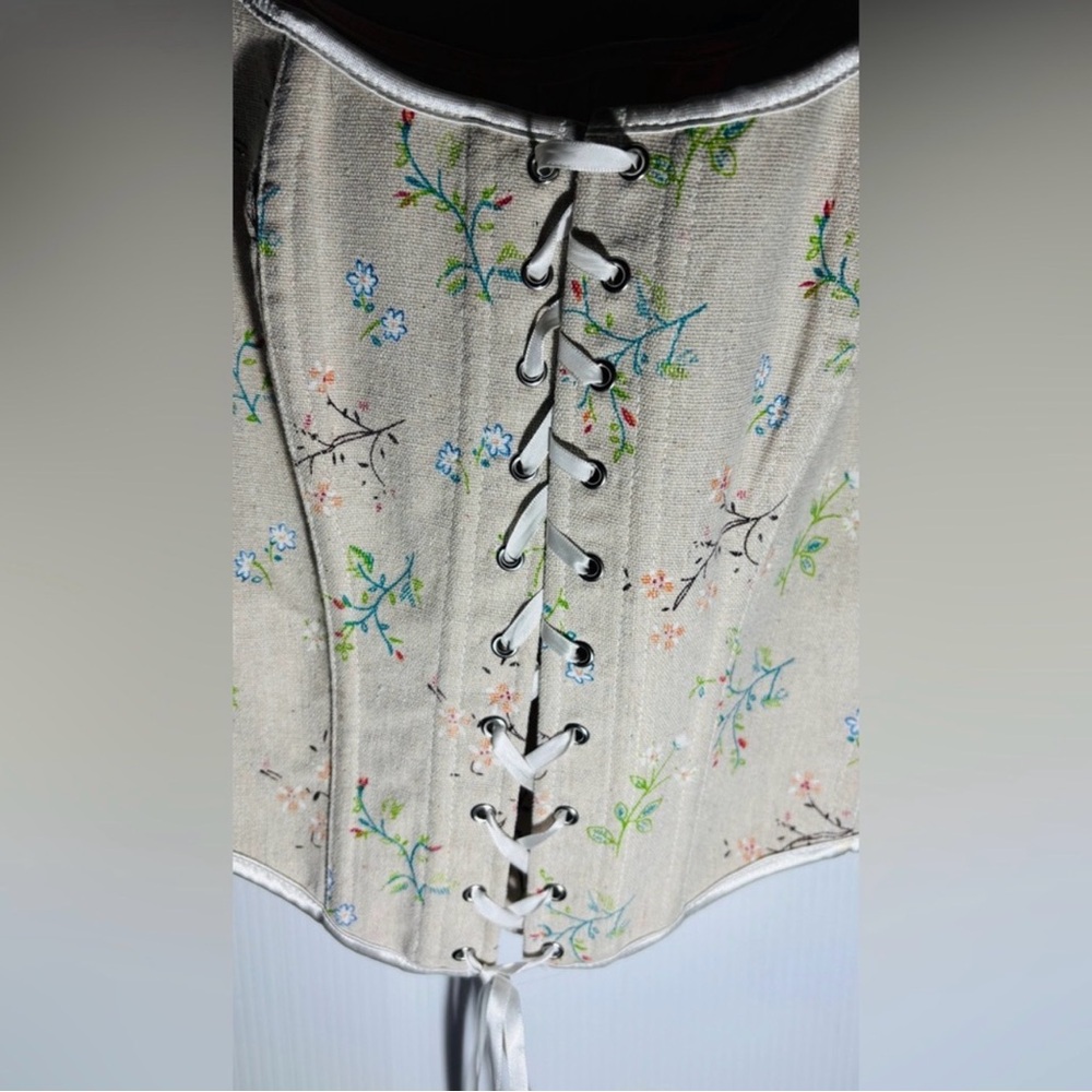 Floral Lace-Up Corset Top - Picture 2 of 4